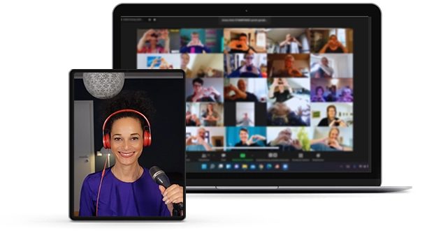 Sha la la Membership. Sängerin und Stimmcoach Ariane Roth mit roten Kopfhörern vor einem Gesangsmikrofon und eingeloggte Teilnehmende einer Sing-Session